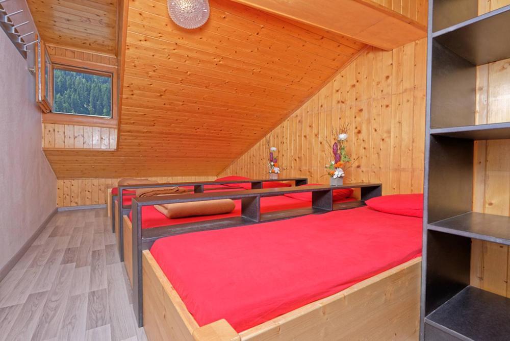 Petit Velan - Coworking & Coliving Hostel Bourg-Saint-Pierre Kültér fotó